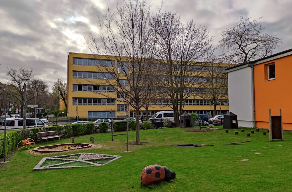Förderverein Kita am Brennerberg Spielhauser_im_Zahlengarten